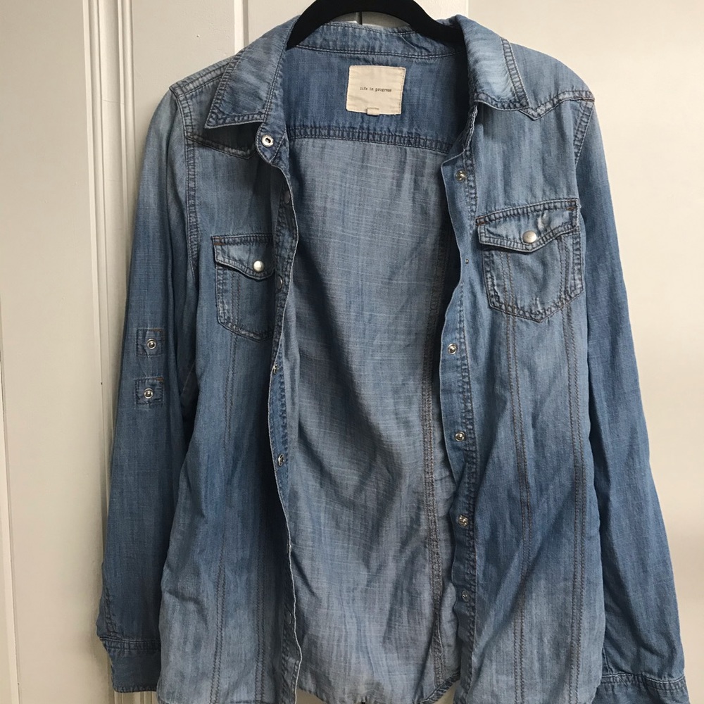 Medium snap button down